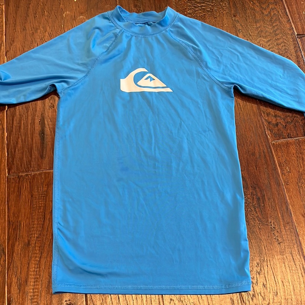 Quicksilver boys Large rashguard